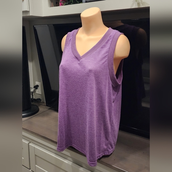 Women's Purple V-Neck Sleeveless Top - Picture 6 of 7